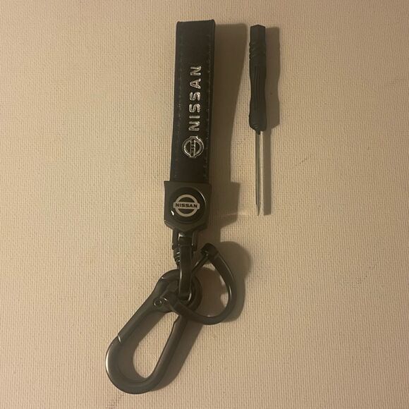 Nissan Logo Key Fob Keychain in Black Leather NWT - Picture 1 of 5